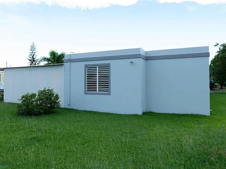 15 Urb Brisas Del Mnr #II — Photo 6