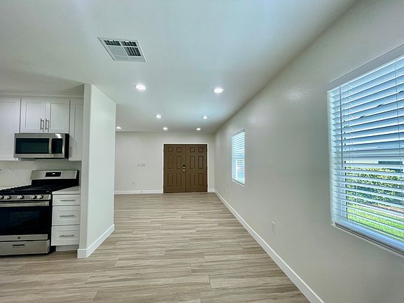 4th image of 4747 Hazelbrook Ave