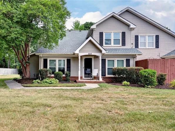 225 Ridge Wood Dr, Hampton, VA 23666