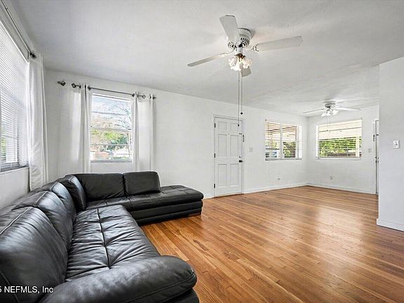 4th image of 5240 ROYCE Avenue