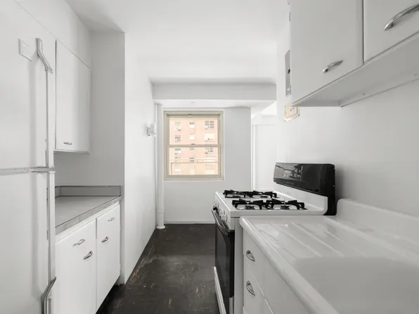 90 La Salle Street image 11 of 22