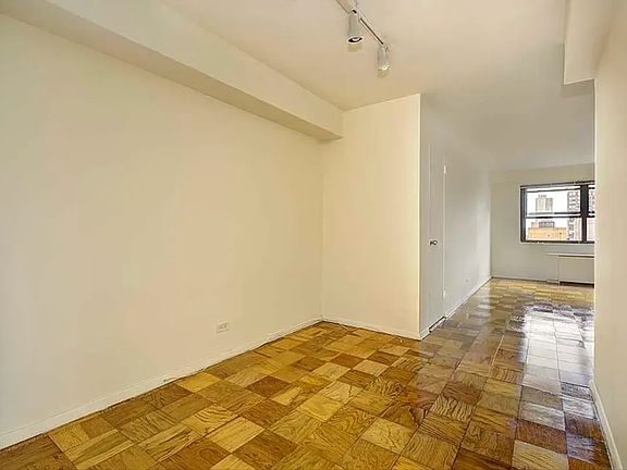 3rd image of 300 W 55th St APT 14x