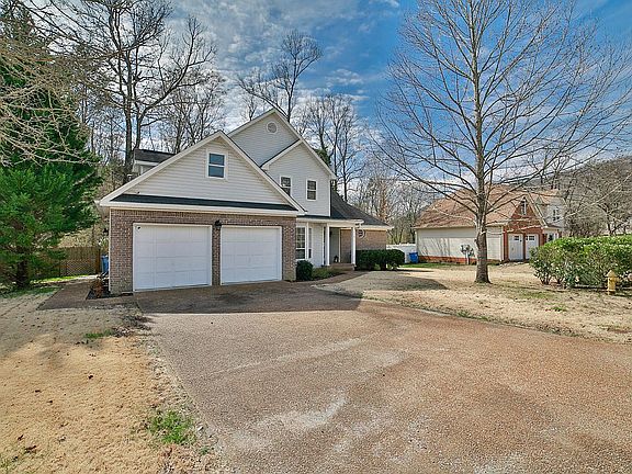 3rd image of 900 Creek Dr