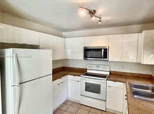 2206 NW 170th Ave, Pembroke Pines, FL 33028