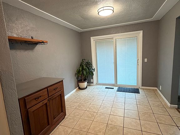 3rd image of 450 Larry Ave N