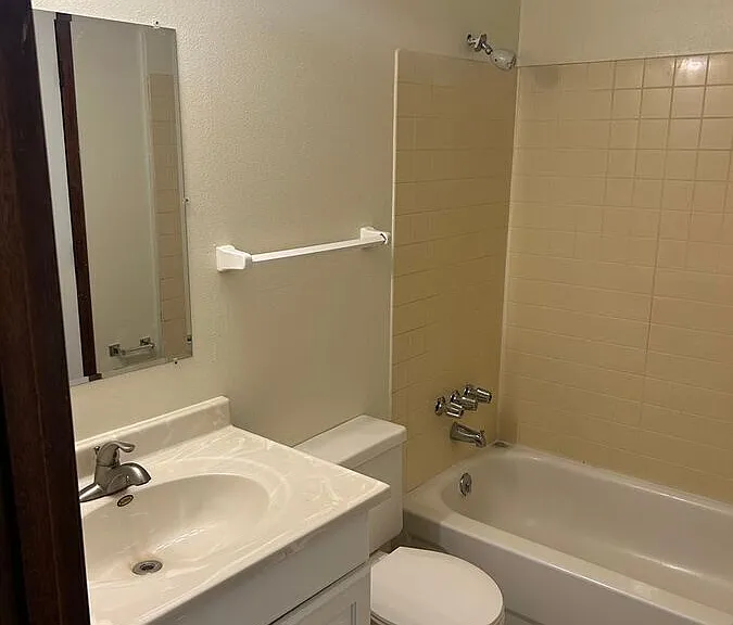 3809 University Ave #18 — Photo 13