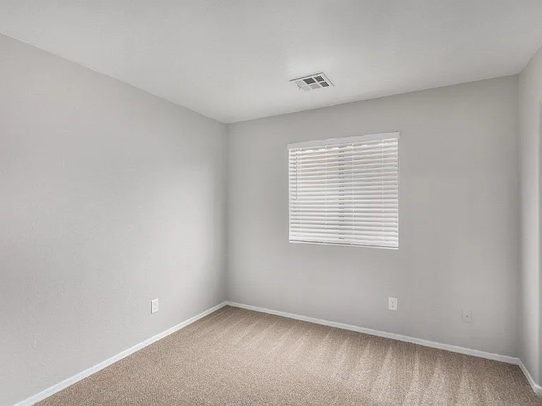 10012 W Wood St — Photo 19