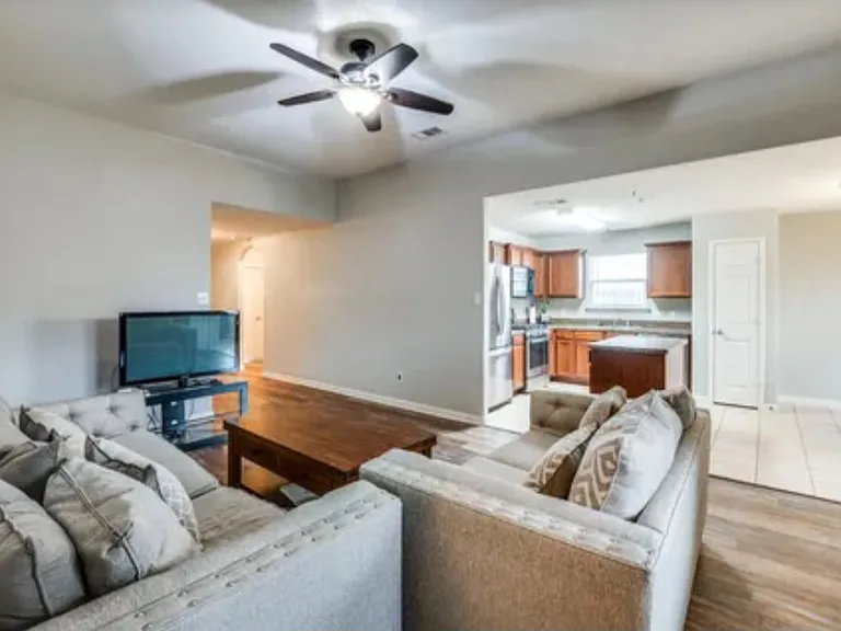 701 Lazy Crest Dr — Photo 8