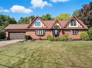 6950 Colonial Dr, Niagara Falls, NY 14305