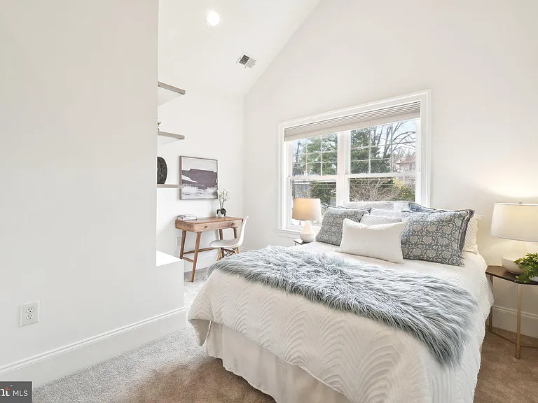 2837 Myrtle Ave NE — Photo 17