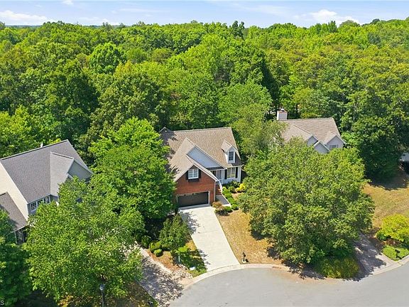 2nd image of 425 Turnberry Dr