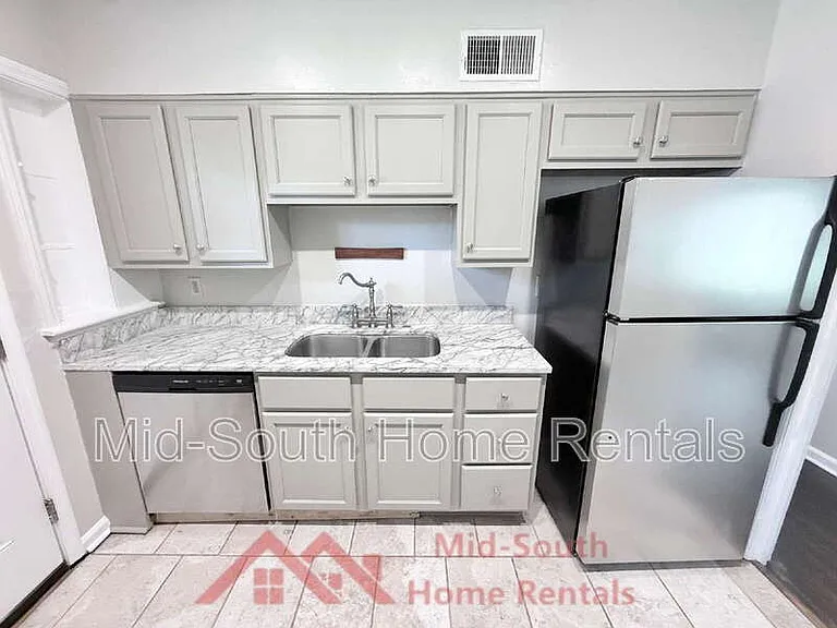 1060 Paul Pl — Photo 7