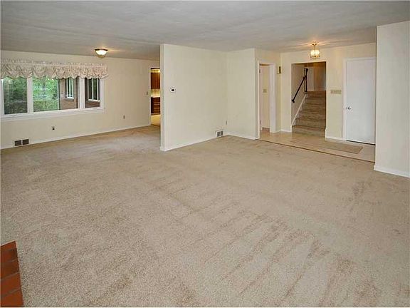 5th image of 4933 Simmons Cir