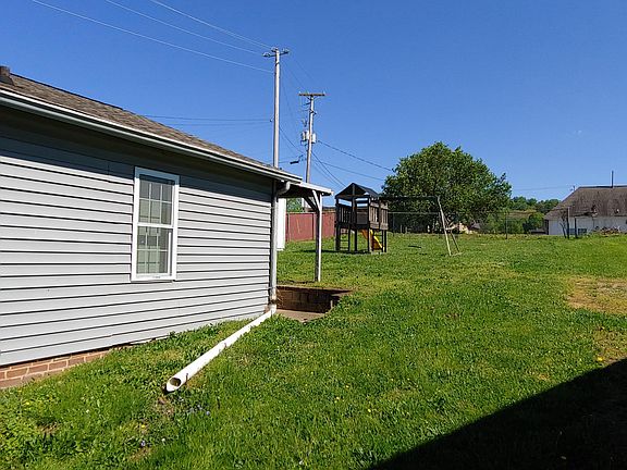 5th image of 212 Nicholson Ave