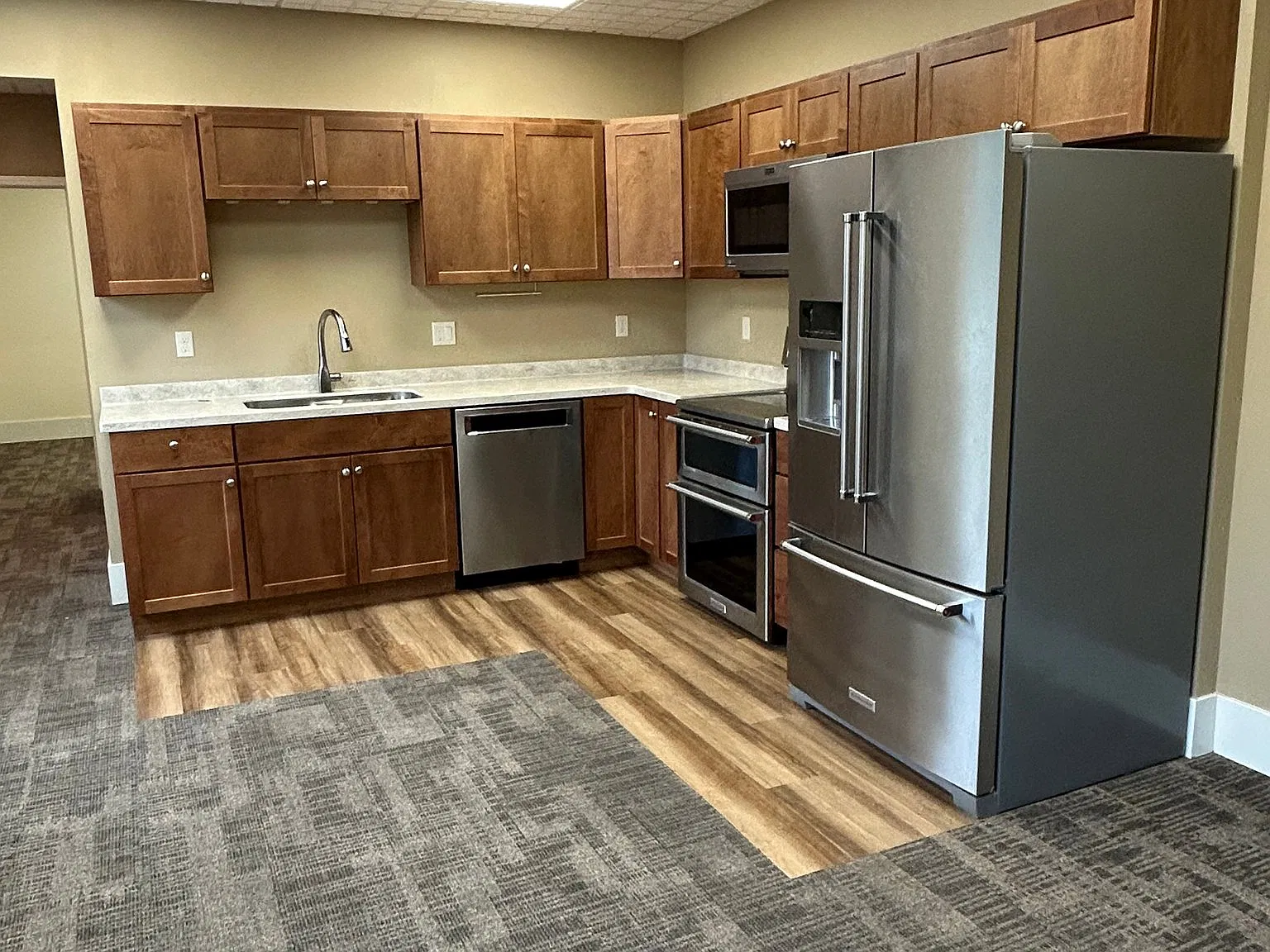 Updated 2 Bed, 1 Bath Unit in Mason City, IA - Available Today - $1,200/mo (Utilities Included) — Photo 2