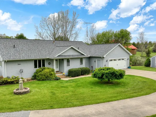 4926 Walz Rd, Jackson, MI 49201
