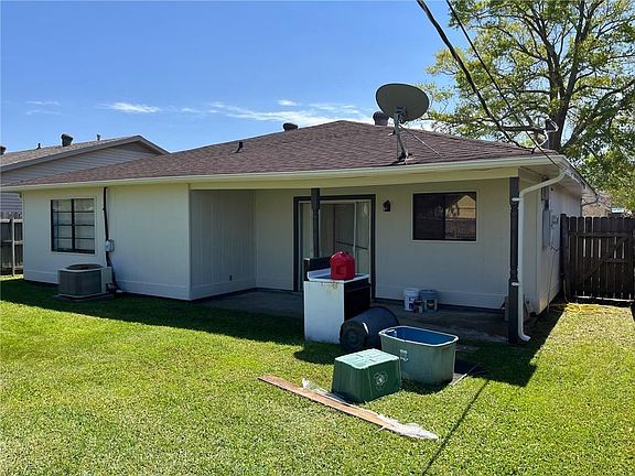3rd image of 2209 Northbrook Dr