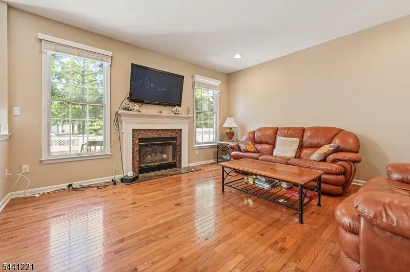 3 bed, 2.5 bath, $4,850 — Photo 4