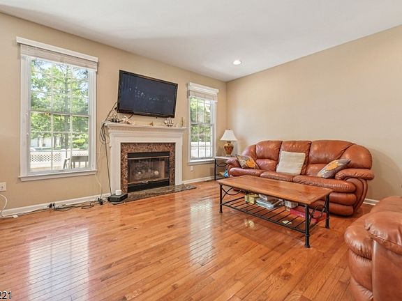 4th image of 233 Patriot Hill Dr