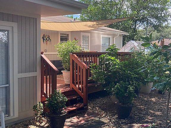 3rd image of 819 W Country Club Dr