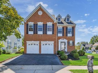27 Marco Polo Ct, Franklin Park, NJ 08823