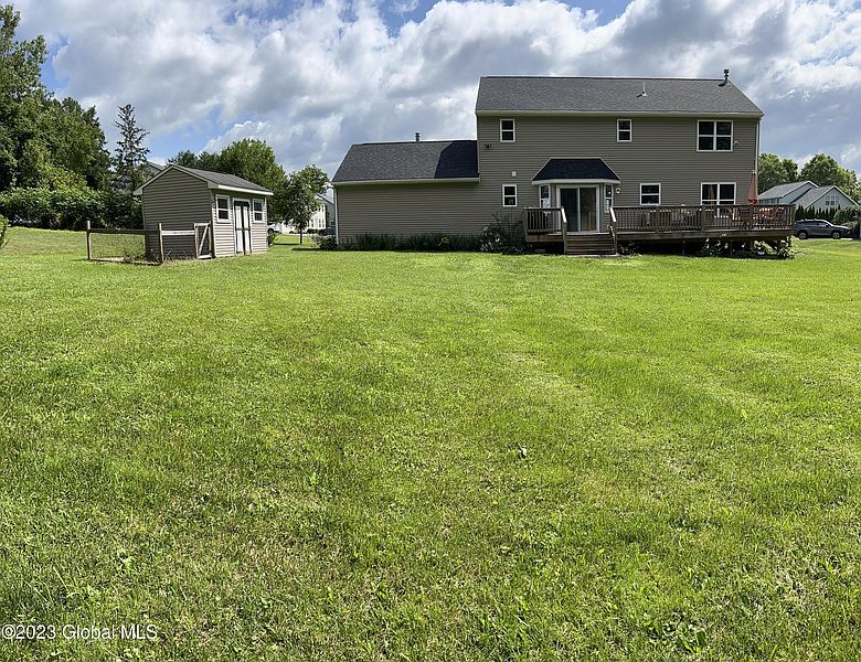 3rd image of 8 Sprucewood Court