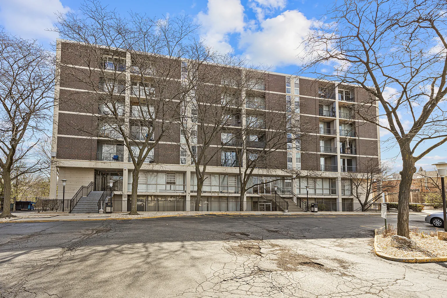 1043 S York Rd APT 209 photo 1