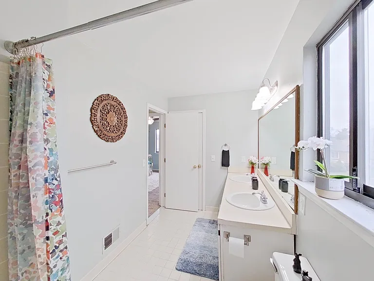 1477 Fairfax Dr — Photo 7