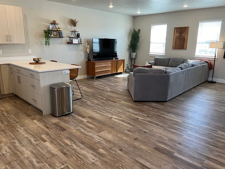 484 W 380 N #1 — Photo 2
