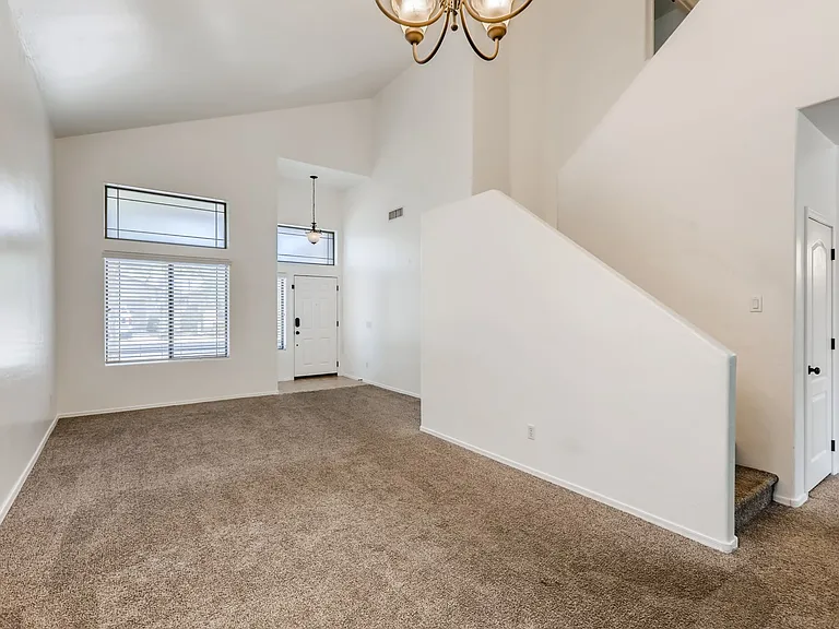 17259 W Smokey Dr — Photo 2