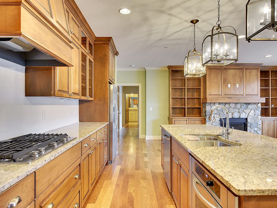 Kitchen: double oven