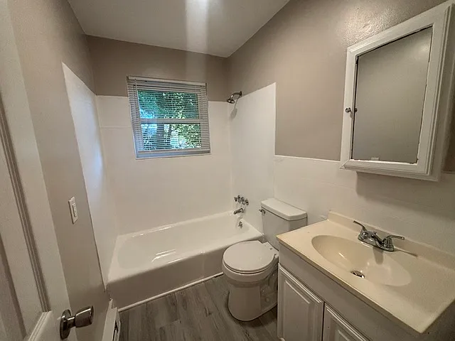 3602 Greensboro St #D — Photo 8
