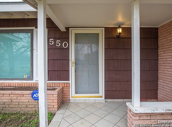 4th image of 550 Lanark Dr