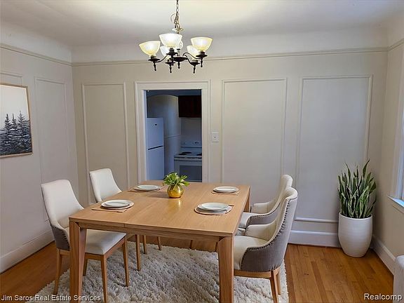 3rd image of 825 Beaconsfield Ave APT 1N