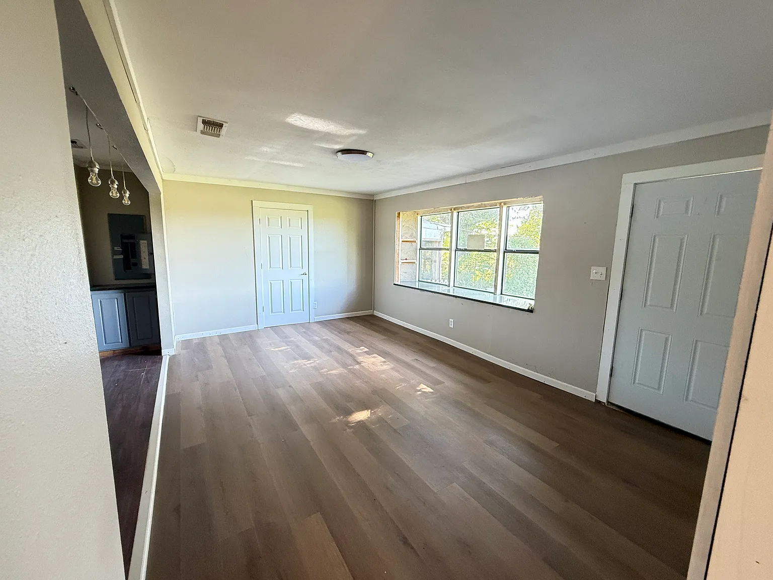 2244 FM 1404 — Photo 3