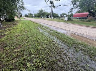 2101 Brown Ave, Jourdanton, TX 78026