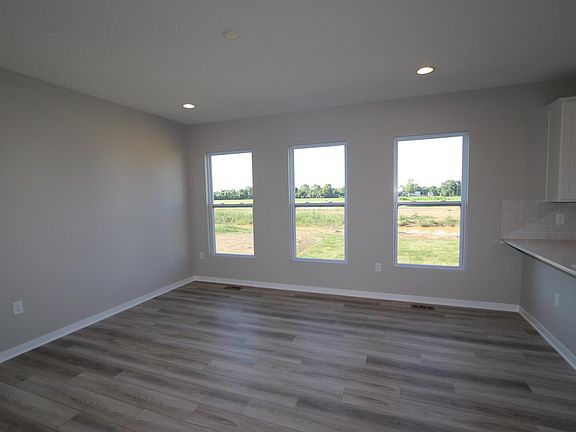 5th image of 631 Hilton Dr