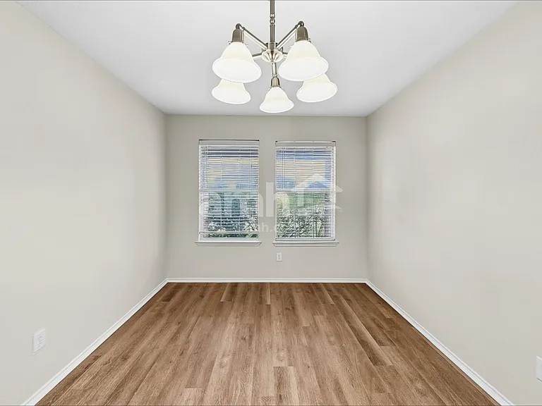 2288 Green Meadows Ln — Photo 6
