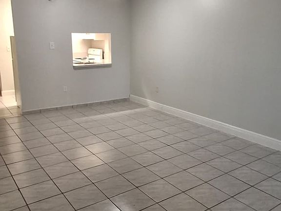 4th image of 271 NW 177th St APT 106