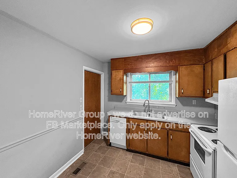703 Barlow Way — Photo 7
