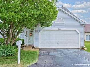 865 Dogwood Ln, Lake In The Hills, IL 60156