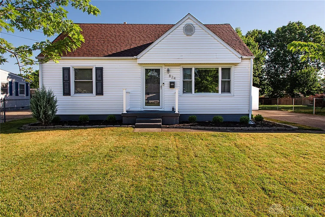 824 Magie Ave photo 1