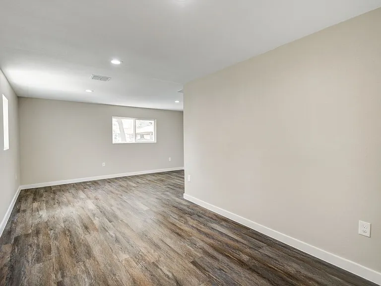 418 S Kansas St — Photo 33