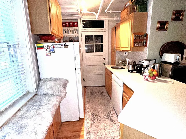 445 W Saint James Pl — Photo 4