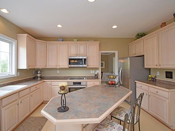 4th image of 4550 Wesley Ct