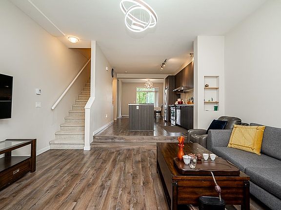 4th image of 9728 Alexandra Rd #49