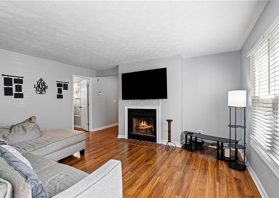 1st image of 1211 Glenleaf Dr