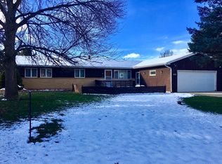 15681 Lakeside Dr, Sterling, IL 61081