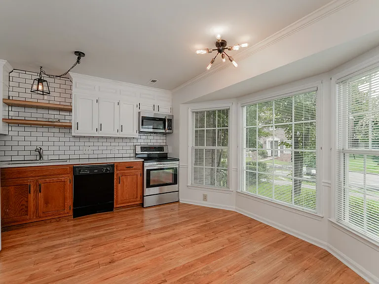 6716 Steeplechase Dr NW — Photo 3