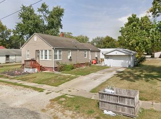 809 W South 5th St, Shelbyville, IL 62565